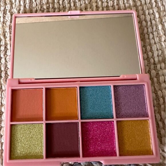 I Heart Revolution × Dr Seuss
Oh! The Places You'll Go! Eyeshadow Palette NIB - Picture 4 of 4